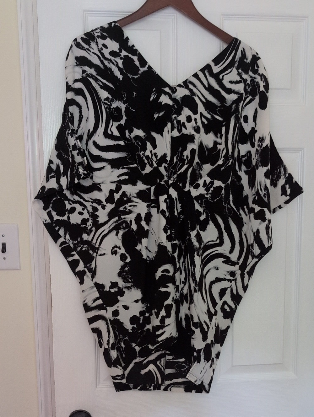 Black & White Abstract Print Women’s Top by Mink Pink
